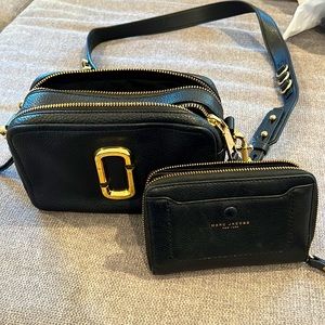 Marc Jacobs black genuine leather wristlet wallet